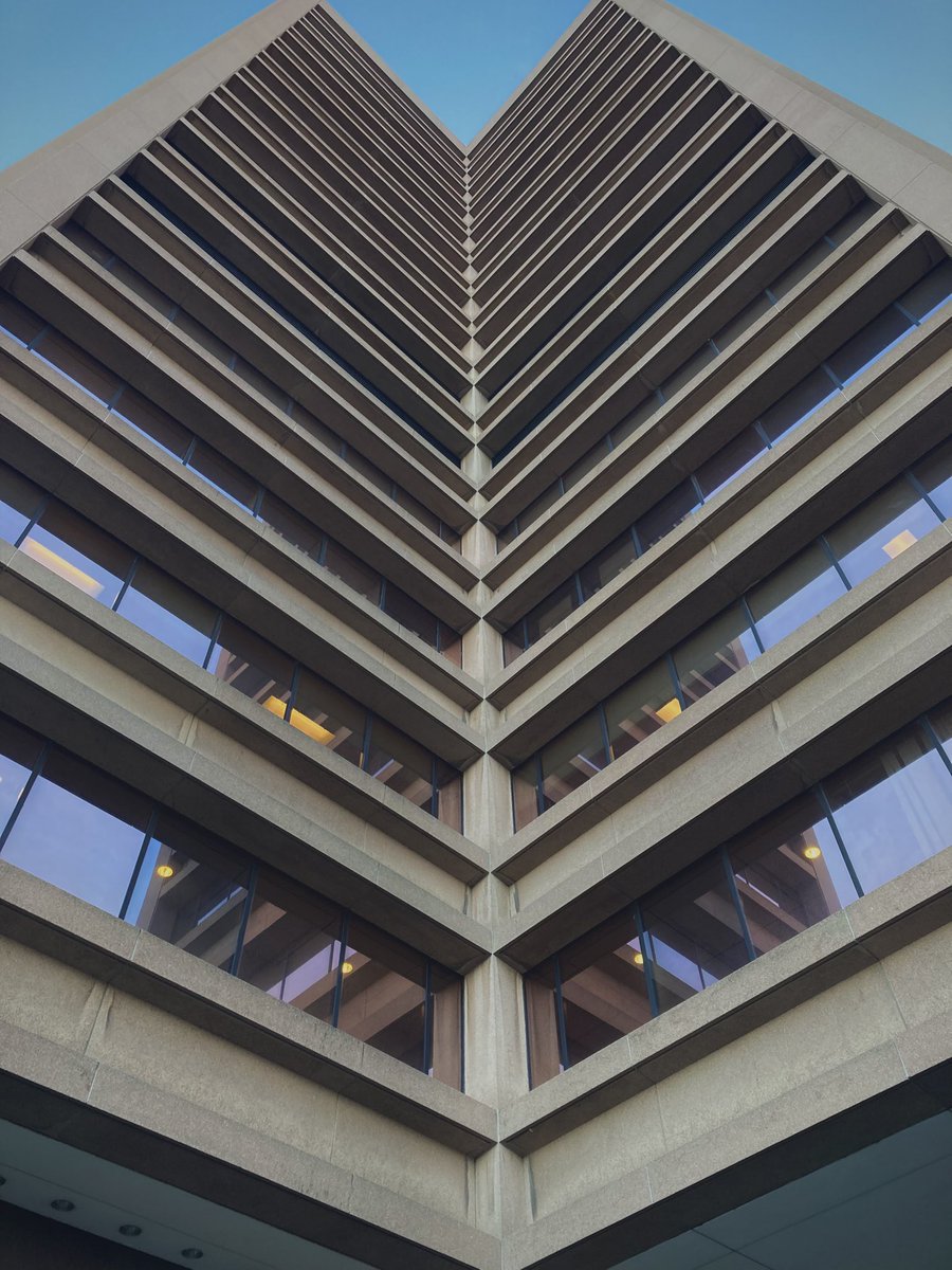 allthebitsofyou's tweet photo. #brutal #chicago #architecture https://t.co/qgoiCaCRGq