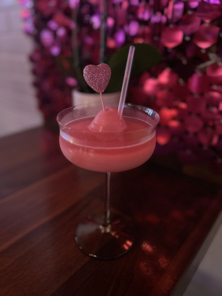 VeGaS1515's tweet photo. #lilaswinebar #galentines💌💘 https://t.co/cdzMBcM5es