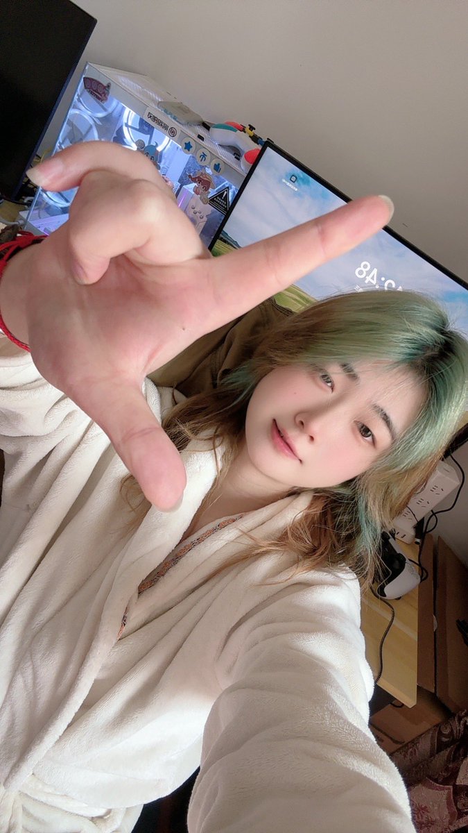 ccioood's tweet photo. 可以爱我吗？ https://t.co/wDNaodEVm3