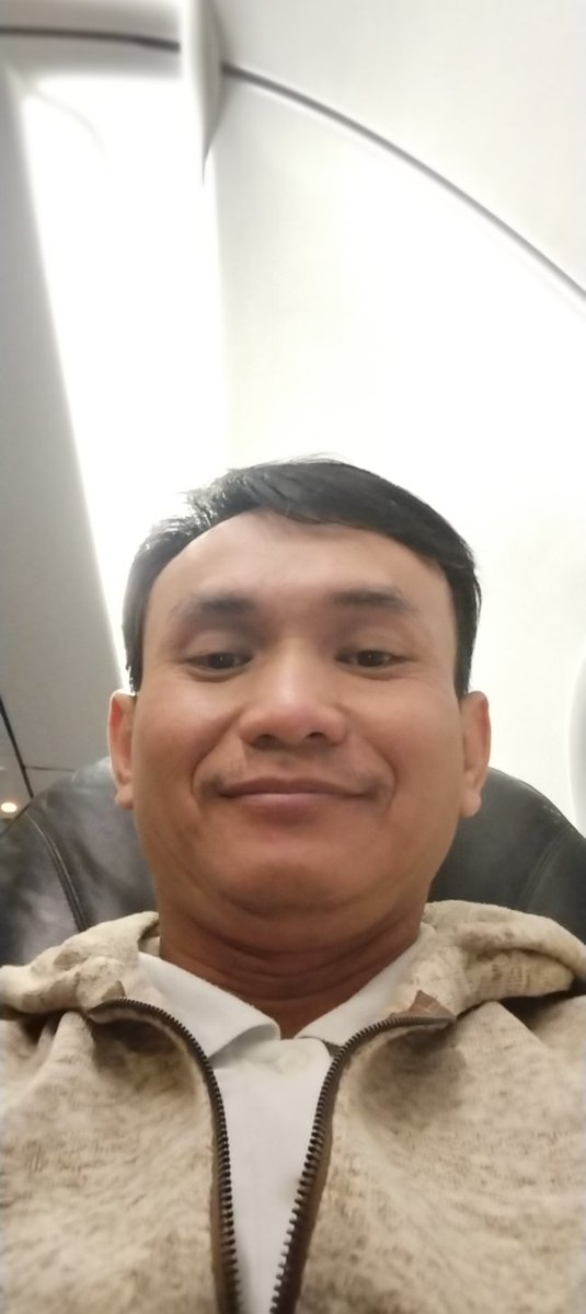 Gần 8.3 rồi hả ta. Trốn hay ẩn nhỉ. Mà lở đưa cái mặt nhác ma kiểu này thì hiểu rồi nha các nàng trong các hội nhóm nè. Cái anh thợ điện nước này ít tương tác trên X quá nên mất được anh chị em theo dõi luôn.