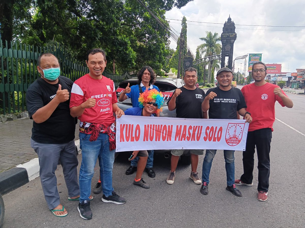 jogpas's tweet photo. Saat ini kami sedang menyambut rombongan suporter PSIM yang dalam perjalanan menuju Solo melalui rute Prambanan - Klaten Kota.

Mataram is love, sepak bola adalah pemersatu! ❤️💙 https://t.co/2OXnP79Rpn
