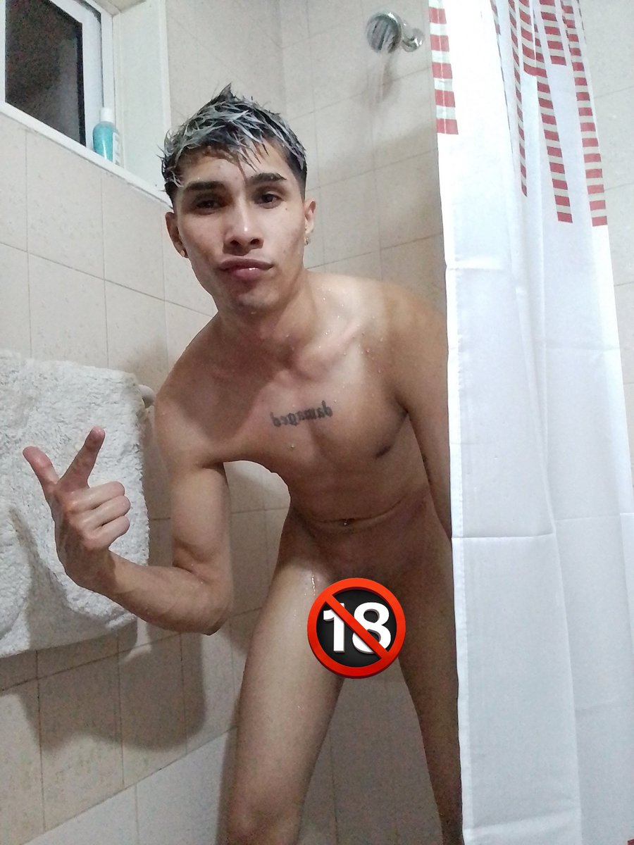 J 4 W II tweet media