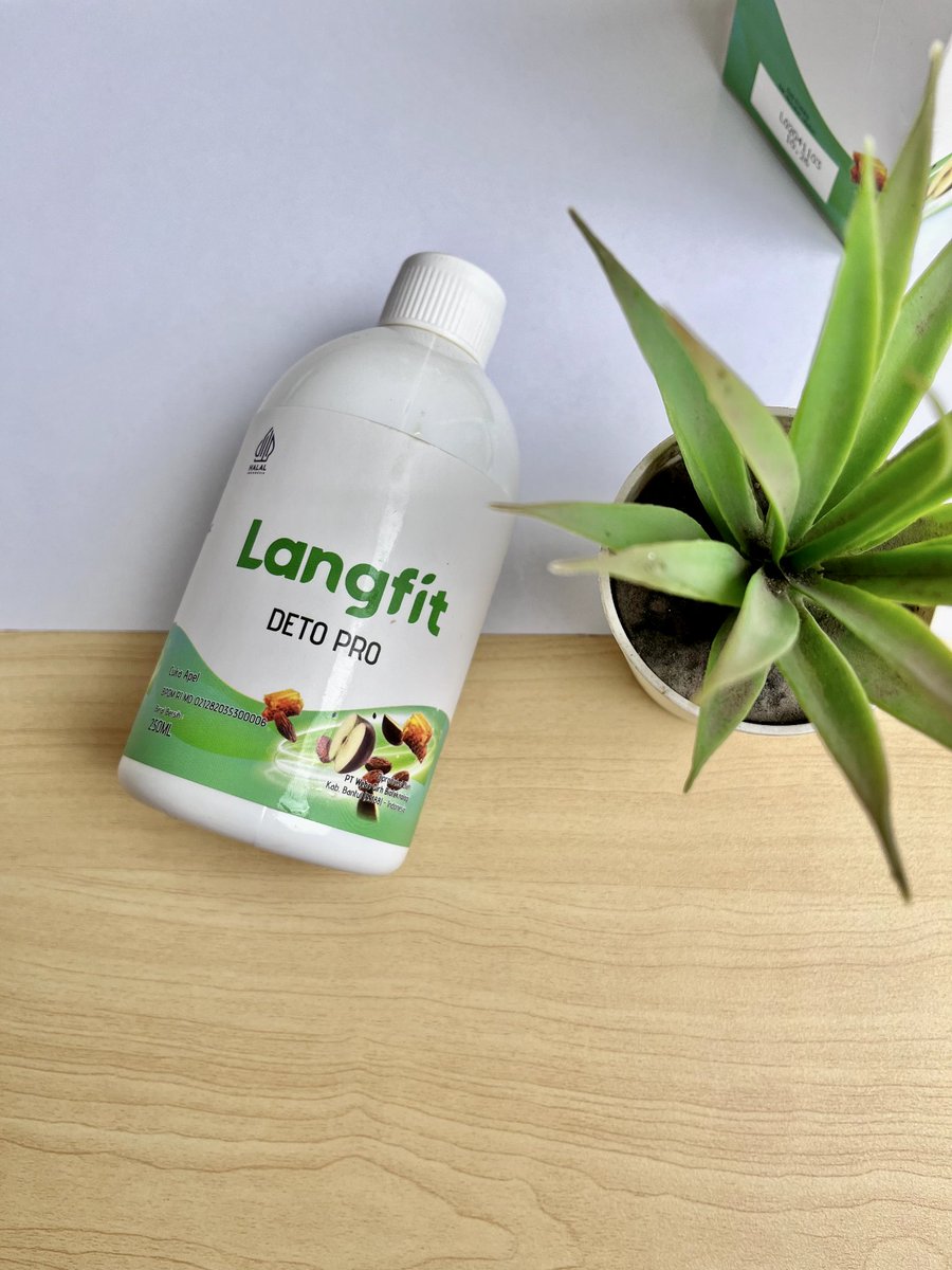 Mulai dari yang paling simpel: stop craving makanan manis! Aku coba minum Langfit, minuman detox alami yang bantu kontrol nafsu makan dan bersihin racun di tubuh. #DetoxBarengLangfit