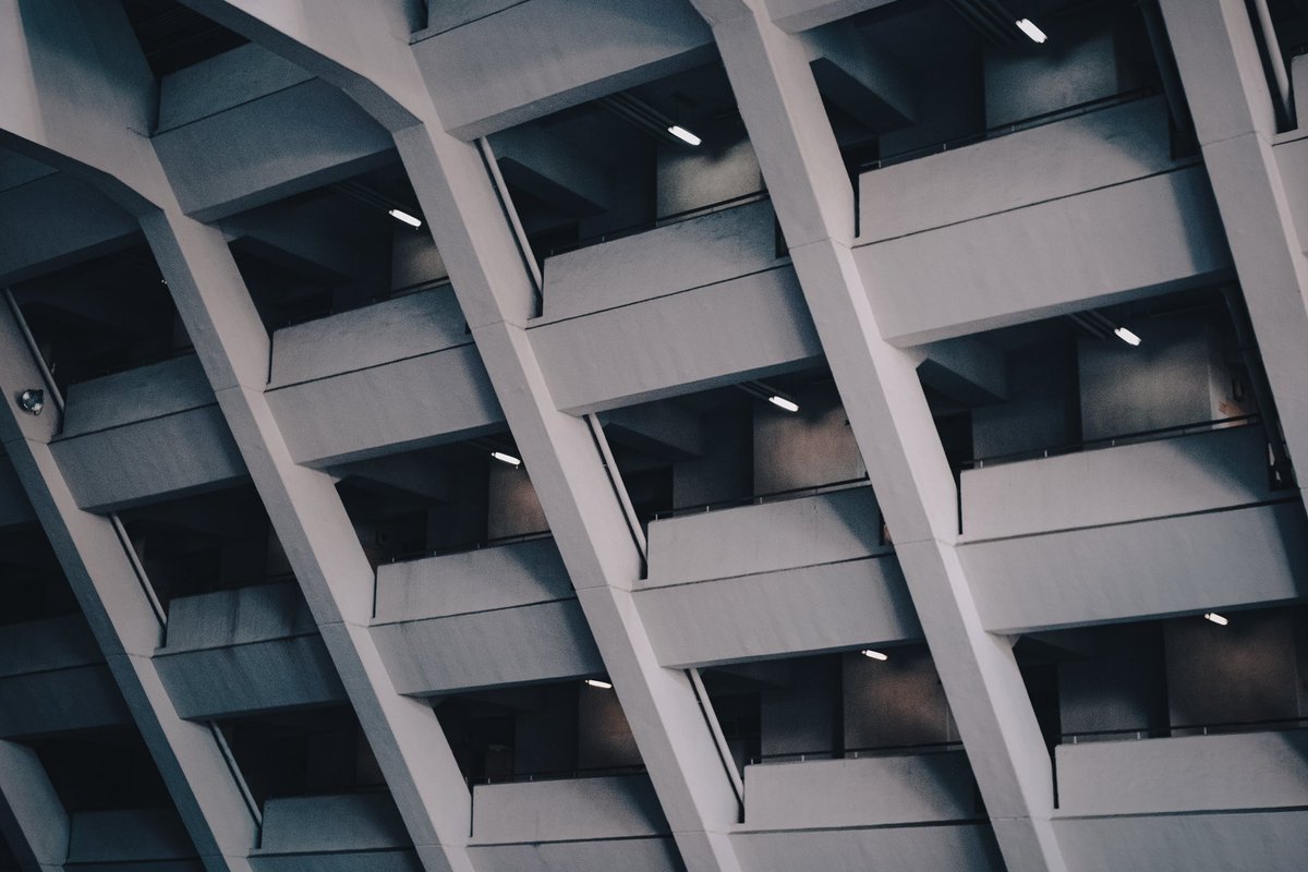 川崎 河原町団地4,5,6号棟
逆Y字-直方体-逆Y字の連結住棟
それによって出来上がった広大な空間とバチくそにかっこいい造形