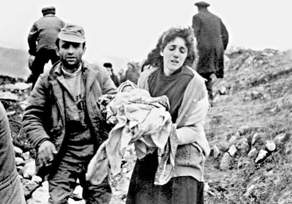 sabunchuge's tweet photo. Xocalıya edilən hücumda erməni qüvvələri "yandırılmış torpaq" taktikasını tətbiq edərək, mülki əhalini amansızcasına hədəf aldı.#KhojalyGenocide #Khojaly33years https://t.co/SDgWqbpcvx