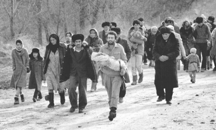 sabunchuge's tweet photo. Xocalıya edilən hücumda erməni qüvvələri "yandırılmış torpaq" taktikasını tətbiq edərək, mülki əhalini amansızcasına hədəf aldı.#KhojalyGenocide #Khojaly33years https://t.co/SDgWqbpcvx
