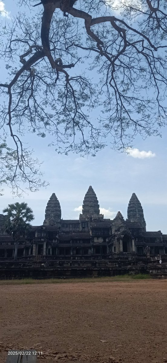 chamnan_soeun's tweet photo. Angkor Wat temple, The World renowned, The largest world monument. https://t.co/o87JXyHaQP