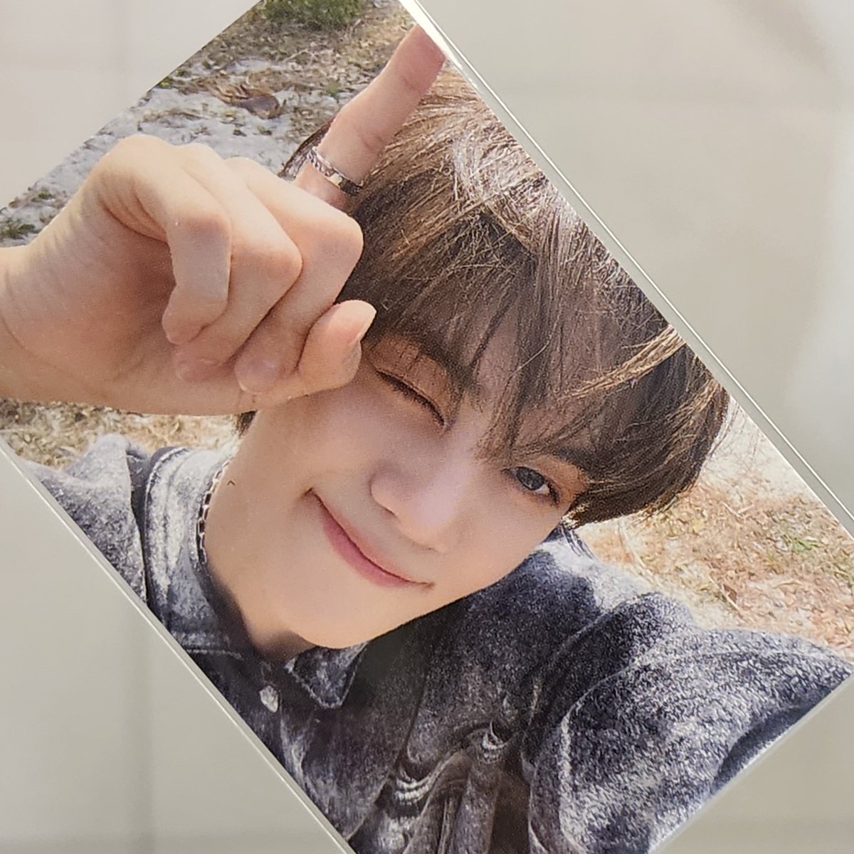 this gyuvin look is one of the best even the photocard 🫠