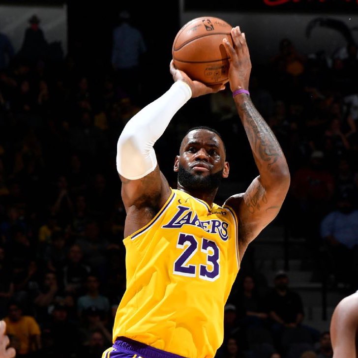 LegionHoops's tweet photo. LEBRON JAMES TONIGHT:

27 POINTS
12 REBOUNDS
11/17 FG

KING S*** 👑 https://t.co/QtRDI84ANq