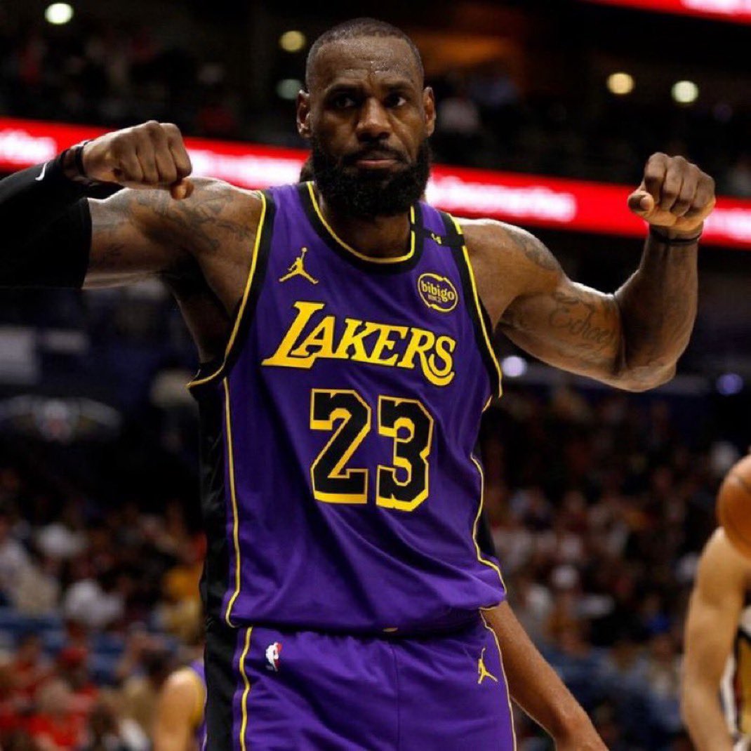 TheHoopCentral's tweet image. LEBRON JAMES TONIGHT:

27 POINTS
12 REBOUNDS 
11/17 FGM
2/4 3PM

16 PTS - 7/9 FGM IN THE 4TH QUARTER🔥