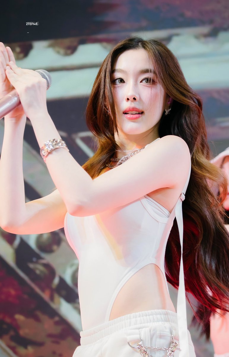 kvxnvv's tweet photo. 🧚🏻‍♀️ https://t.co/QrKzY5yNrv