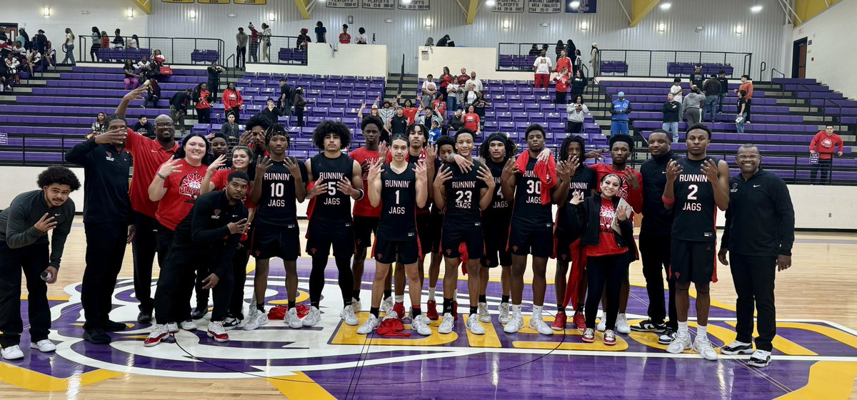 Yessir….Running Jags pulled out a close one tonight, 52-47, versus Willis to advance to the Class 6A Div2 Regional Championship game!   Shout out to the players, coaches, trainers, managers, and all of Jag nation…current and former!!!
<a href="/TexasHoopsGASO/">TexasHoops/GASO 🔗</a> <a href="/HornJags/">Horn High School</a> <a href="/pastorcoach_ow/">Ondra Waddy</a>