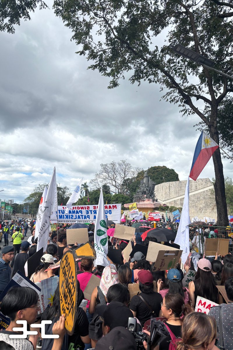UP_ESC's tweet photo. Yesterday, February 25, the UP Engineering Student Council along with people from various sectors gathered yesterday at the EDSA Monument to push calls to hold the Marcos-Duterte administration accountable, coinciding with the 39th anniversary of the People Power Revolution. https://t.co/2BAhiER10O