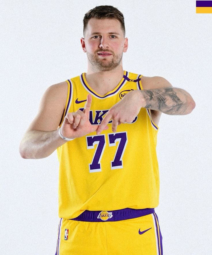 wiki750's tweet image. Luka’s first showdown against the Mavs as a Laker? Absolute fire—19 PTS, 15 REB, 12 AST. ✨ Dude’s already proving why LA’s buzzing, even against his old squad. Triple-double dominance in the house! #LukaMagic #LakersVsMavs #XTrending