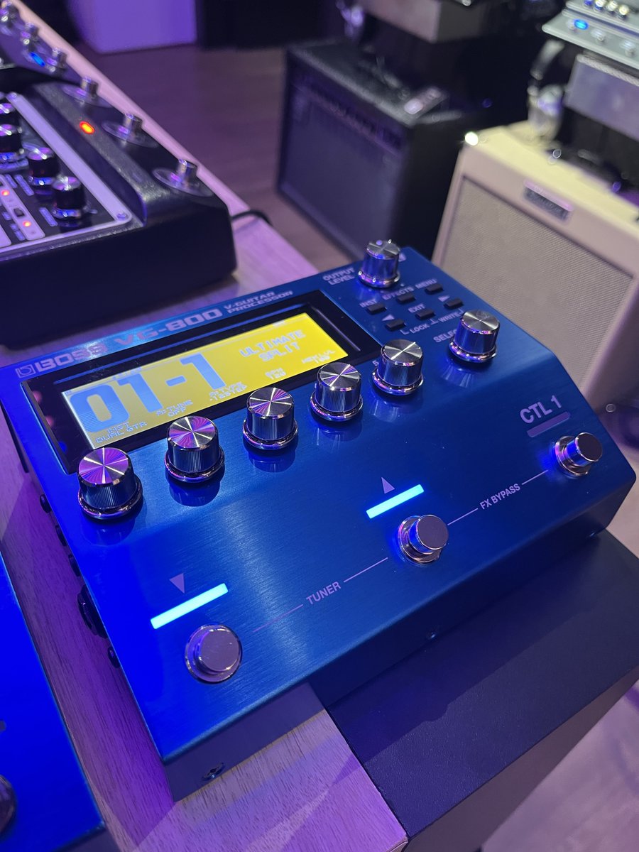 rolandstoretyo's tweet photo. 最新のデジタル・シリアルGKピックアップを採用した
【VG-800】が発売されました!
ベースで演奏可能な次世代のV-Guitarプロセッサーです🎸
実際のサウンドは #RolandStoreTokyo でお試しください🌟
#VG800 #BOSS #BOSS_jp #Roland https://t.co/5GctuIt0Ej