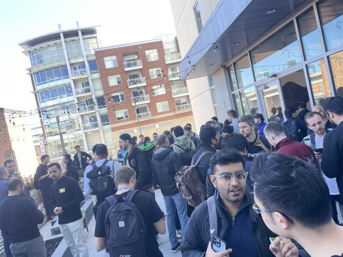 CESS_Storage's tweet photo. Had an amazing time in #Denver on February 25th! 🌟 We connected with industry leaders, discussed the future of #DePIN, #AI, and #DeSci, and showcased our vision for decentralized data value infrastructure.

Here are some highlights from the day! 👇

Looking forward to similar exciting engagements at upcoming events in #ETHDenver2025!
