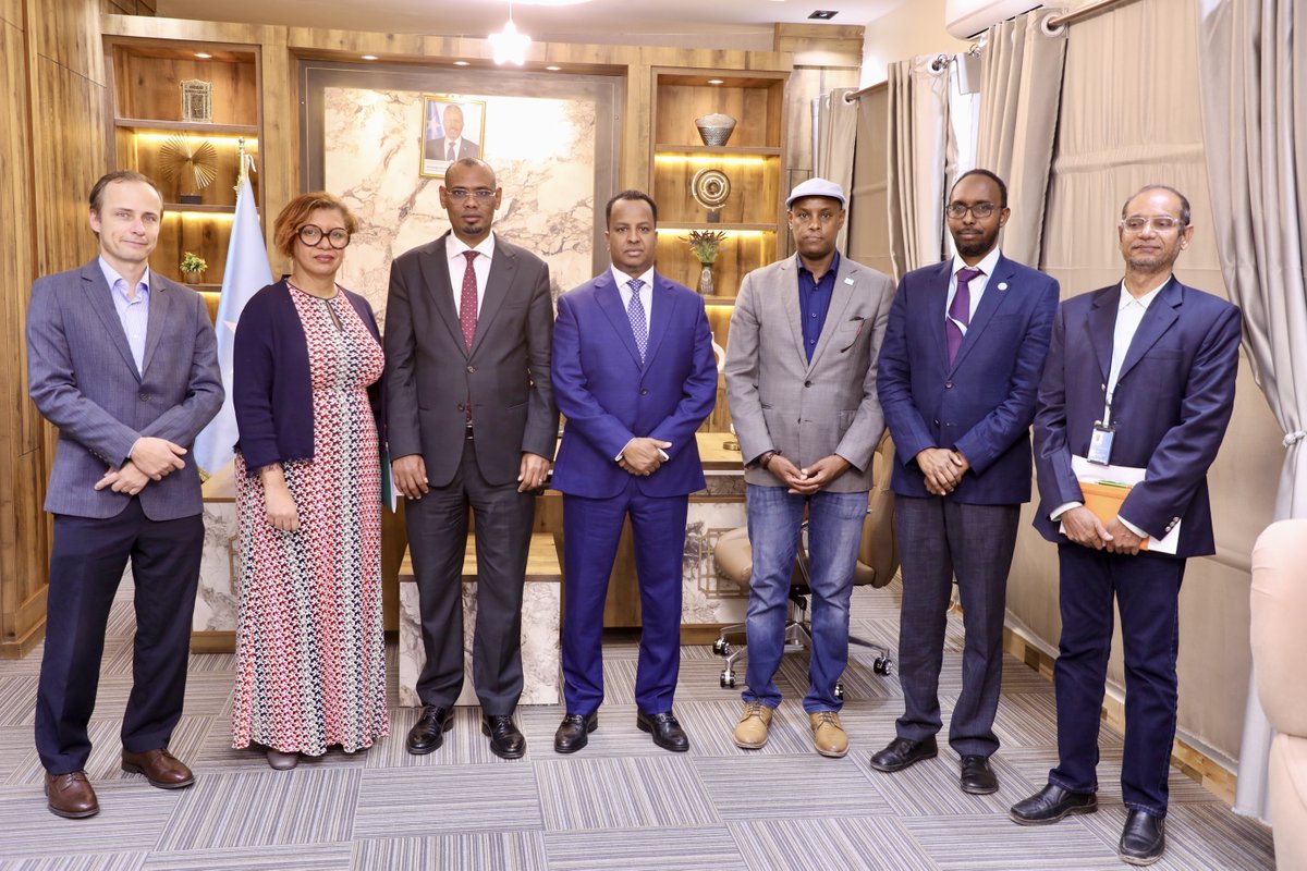 The team also met with Deputy PM H.E <a href="/AbdisalamDhaay/">Abdisalam Ali</a> to strengthen <a href="/FAOForestry/">FAO Forestry</a> collaboration with Fed Govt of Somalia on ecosystem restoration, productive grazing areas &amp; community resilience. 

🇸🇴 joined the FAO Committee on Forestry in 2024 - key step in sustainable land use