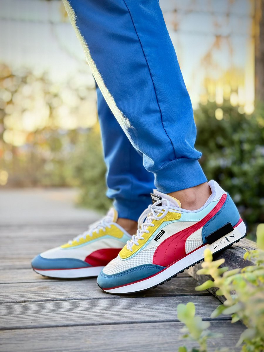 rjolli007's tweet image. Day 25 ‘Move &amp;amp; Shake’  When asked to host my friends &amp;amp; get grillin’ you’ll find me in some crocs or slides. This pair matched my scrubs, so I went with them. Post grillin’ pair, imma rock some classics. 

#BHMKOTD 🐊’s &amp;amp; Puma Easy Rider
#BHMKOTD25
#snkrsandscrubs