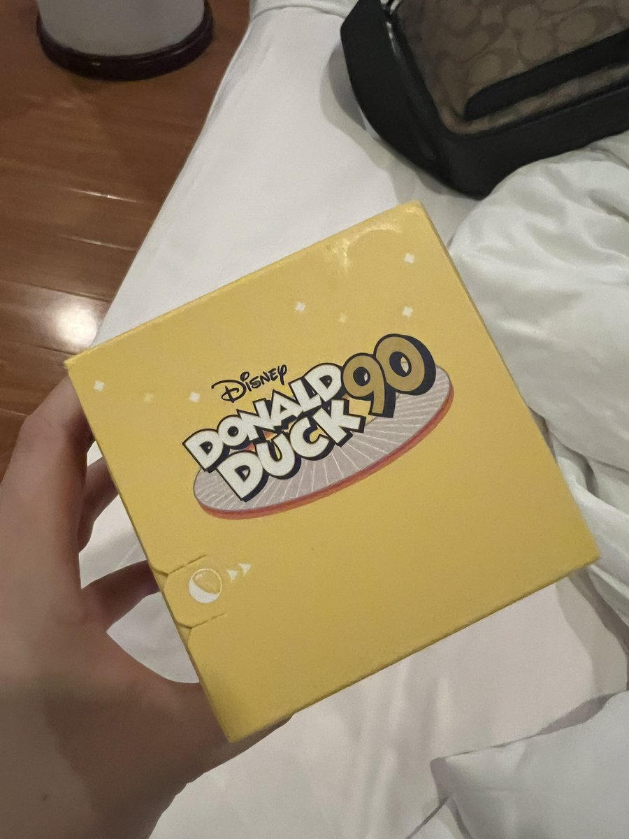 KristinaPhipps's tweet photo. Was soo stoked when I found these. 329,000 dong each or $12 - I bought 3! Hopefully no duplicates lol #blindboxes #donaldduck #designertoys #minigood #disney #hochiminhcity #saigon #vietnam #toycollector #funko https://t.co/4CqZWjjhqZ