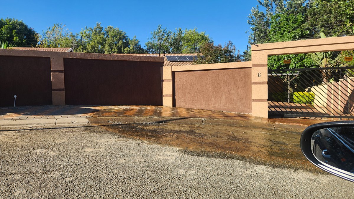 TheesanRed's tweet photo. @JHBWater Major water leak.  Wilhelmina Place, Halfway Gardens ext 4, Midrand.  Nearest Corner is Asparagus Road. https://t.co/WJRpUYFaCS