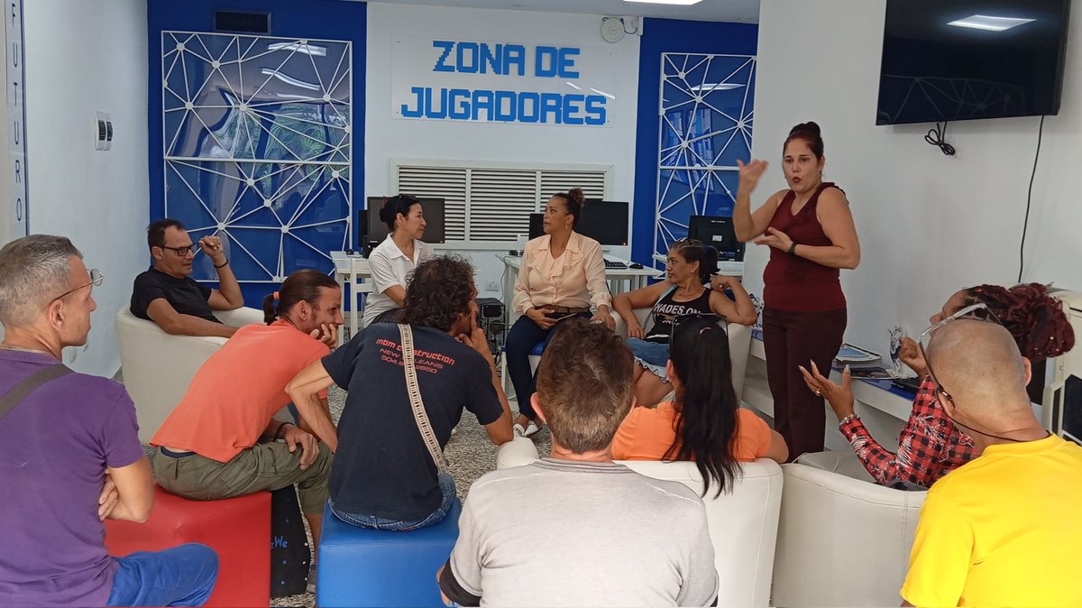 NMaturell's tweet image. Hoy fue un día lleno de aprendizaje y conexión en el  #JovenClubCentral  🙌 Agradecemos a todos los participantes #ANSOC  por su entusiasmo y dedicación en el curso de #Transfermóvil
 ¡Su interés en aprender y dominar esta herramienta es inspirador! 🤟🏼
#JovenClubXCuba