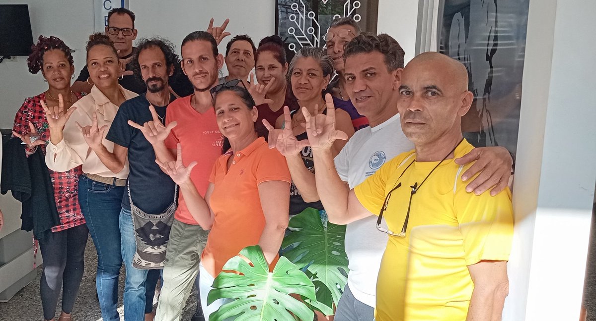 NMaturell's tweet image. Hoy fue un día lleno de aprendizaje y conexión en el  #JovenClubCentral  🙌 Agradecemos a todos los participantes #ANSOC  por su entusiasmo y dedicación en el curso de #Transfermóvil
 ¡Su interés en aprender y dominar esta herramienta es inspirador! 🤟🏼
#JovenClubXCuba