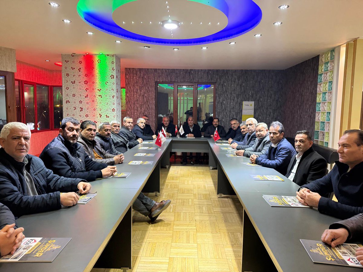 sumder6363's tweet photo. Şanlıurfa müteahhitler derneği şubat ayı Toplantımızı başkanı @ASIKLIMUSTAFA ve yönetim kurulu derneğimizde gerçekleştirdik 2025 yılın da yapacağımız ve yapmış olduğumuz çalışmaları  görüştük @sumder6363 https://t.co/DVXSMnQX4A