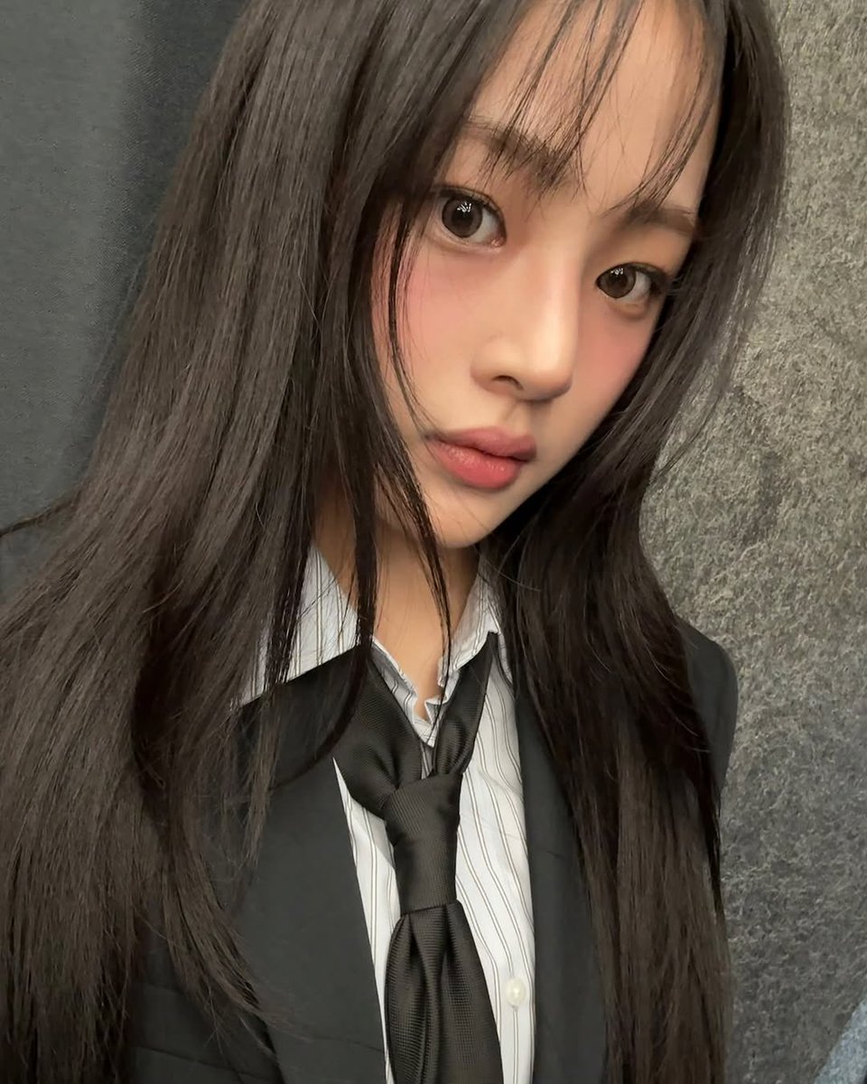 minjigallery's tweet image. minji instagram update