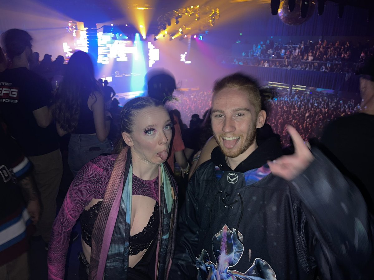unknown_vapor's tweet photo. For those wondering where I was this weekend. Here are some photos celebrating other chat’s bday. :) she had a good one! https://t.co/ivAJUyYyxE