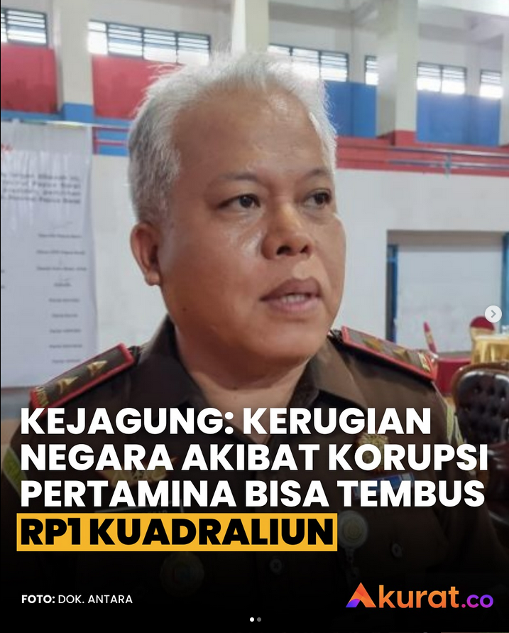 akuratco's tweet photo. Kerugian Negara Akibat Korupsi Pertamina Bisa Tembus Rp1 Kuadraliun

Ini baru namanya oplosan Pertamax kelas kakap. Kepala Pusat  Penerangan Hukum (Kaspuspenkum) Kejaksaan Agung (Kejagung), Harli  Siregar, menyebut, kerugian negara sebesar Rp193,7 triliun dari kasus  dugaan korupsi tata kelola minyak mentah Pertamina Patra Niaga hanya  hitungan untuk tahun 2023 saja.

Angka tersebut masih bersifat  sementara dan belum mencakup seluruh rentang waktu kasus, yaitu  2018-2023. Perhitungan ini meliputi beberapa komponen, seperti kerugian  impor minyak, impor BBM melalui broker, serta pemberian subsidi.

"Jadi  kalau apa yang kita hitung dan kita sampaikan kemarin (Senin) itu  sebesar Rp193,7 triliun, perhitungan sementara ya, tapi itu juga sudah  komunikasi dengan ahli. Terhadap lima komponen itu baru di tahun 2023,"  kata Harli, dikutip Rabu (26/2/2025).

Harli mengungkapkan, jika  dihitung secara kasar dengan perkiraan bahwa kerugian negara setiap  tahun sebesar Rp193,7 triliun, maka total kerugian selama 2018-2023  mencapai Rp968,5 triliun.

"Jadi, coba dibayangkan, ini kan  tempus-nya 2018-2023. Kalau sekiranya dirata-rata di angka itu (Rp193,7  triliun) setiap tahun, bisa kita bayangkan sebesar kerugian negara,"  katanya.

Harli menyebut pihaknya saat ini juga tengah berfokus  untuk menghitung kerugian negara dari tahun 2018-2023 terkait kasus mega  korupsi ini.