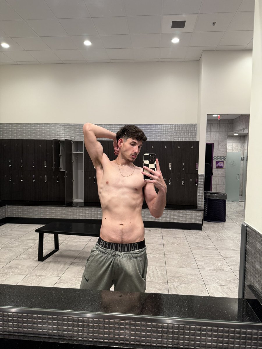 simpunderrated0 tweet media