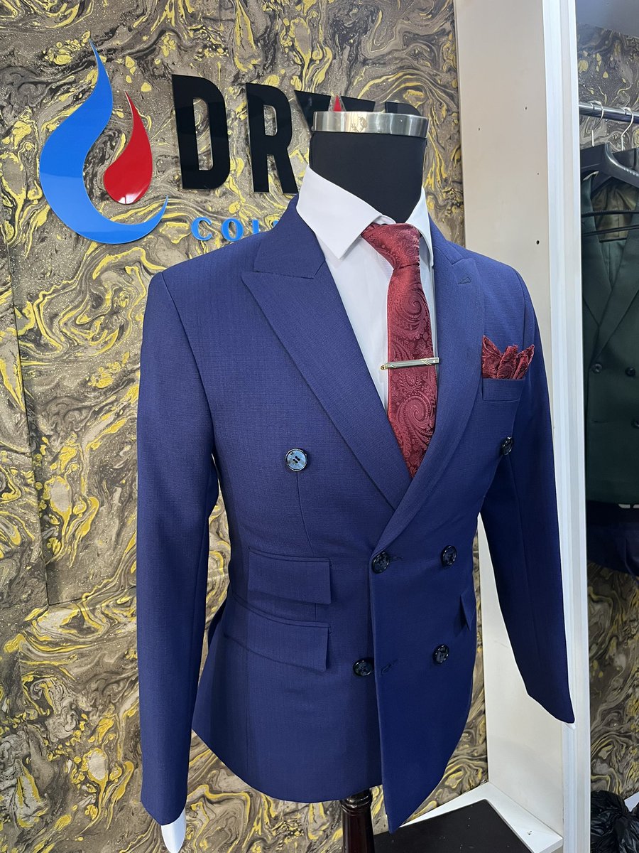 DripSuits's tweet image. Navy blue double breasted jacket🥶