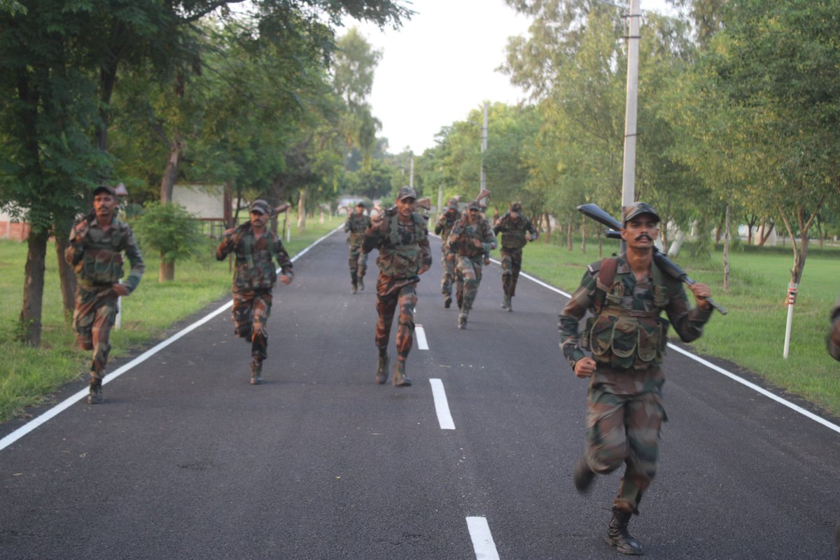 SWComd_IA's tweet image. #Agniveers – Forged in Fire to be the #CuttingEdge!

The #Agniveers of #AmoghDivision train relentlessly, building #Strength, #Discipline and #Resilience to develop a winning attitude, moulding themselves into #Warriors and future leaders. 🔥🇮🇳

#FazilkaSaviours
#AmoghDivision