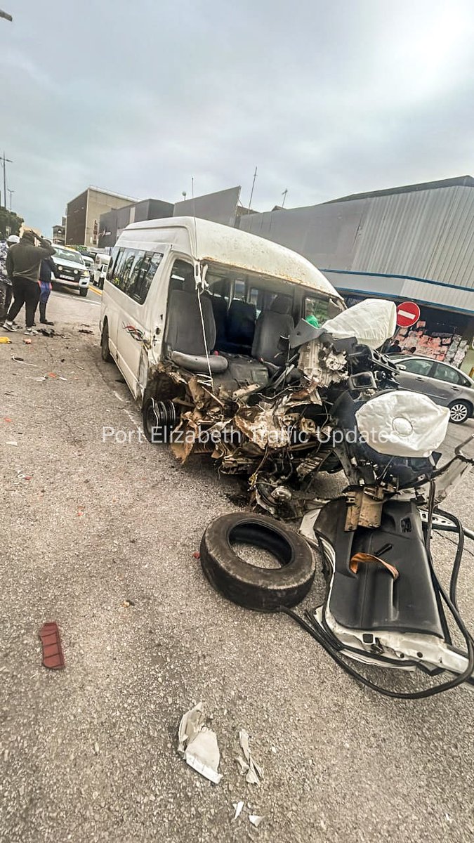 trafficupdatePE's tweet image. Goven Mbeki &amp;amp; Cawood PE - Taxi &amp;amp; Truck involved @GardmedPE @_ArriveAlive @HeraldNMB @SAPoliceService @AlgoaFM @AlgoaFMNews @bayfmofficial @FmLuister @EP_Media24 @JanineCLee @jour_maine @@jacquesbrand