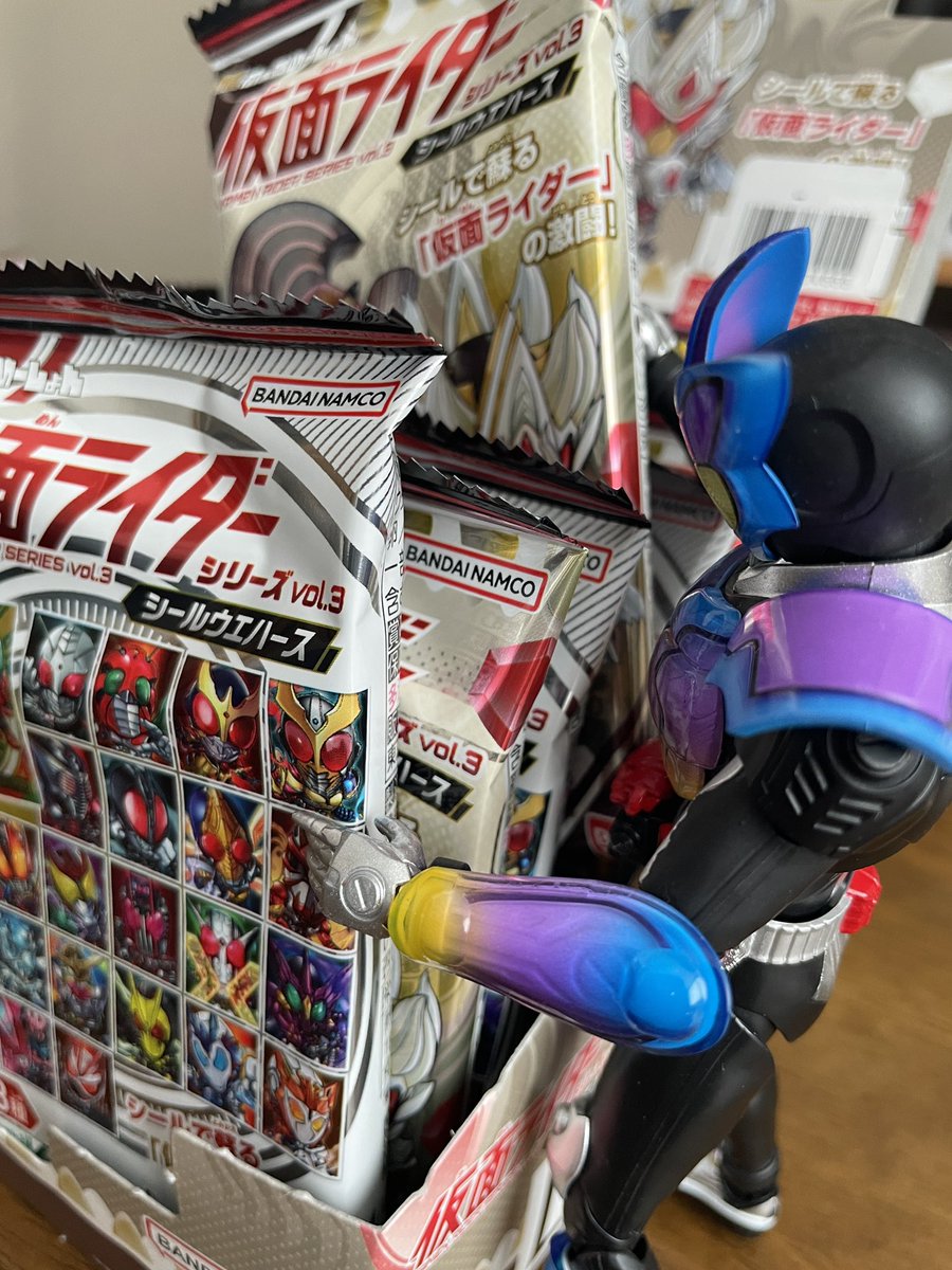 SixTORM1020_wo's tweet photo. @kr_goodspr こちらの方のプレゼント企画に応募しウエハースの1BOX当たりました！
本物のBOXだ…全部ウエハースだ…
これにはガヴくんもおったまげです。
ありがとうございました。大事に食べて大事にシールコレクションします☺️ https://t.co/kMf0QvkKp6