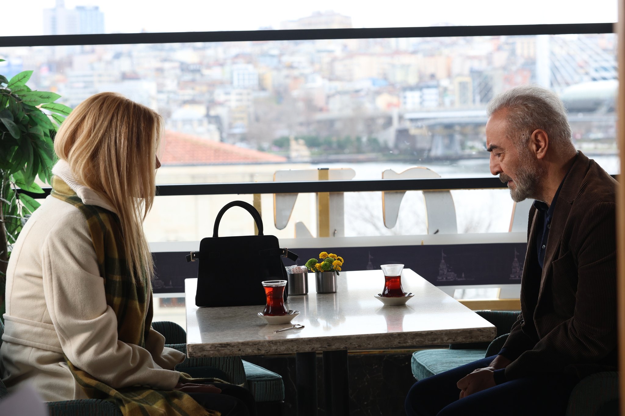 GksbztbW8AAlsK4?format=jpg&name=large