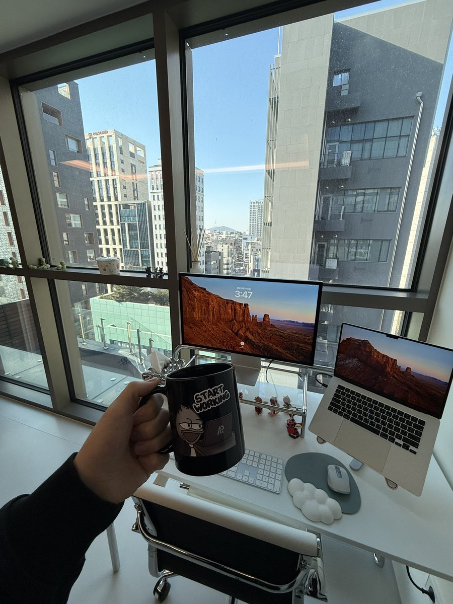 eth_apple's tweet image. GM  
Start working

I AM BACK💻

W r u BOSS @0xAbhiP