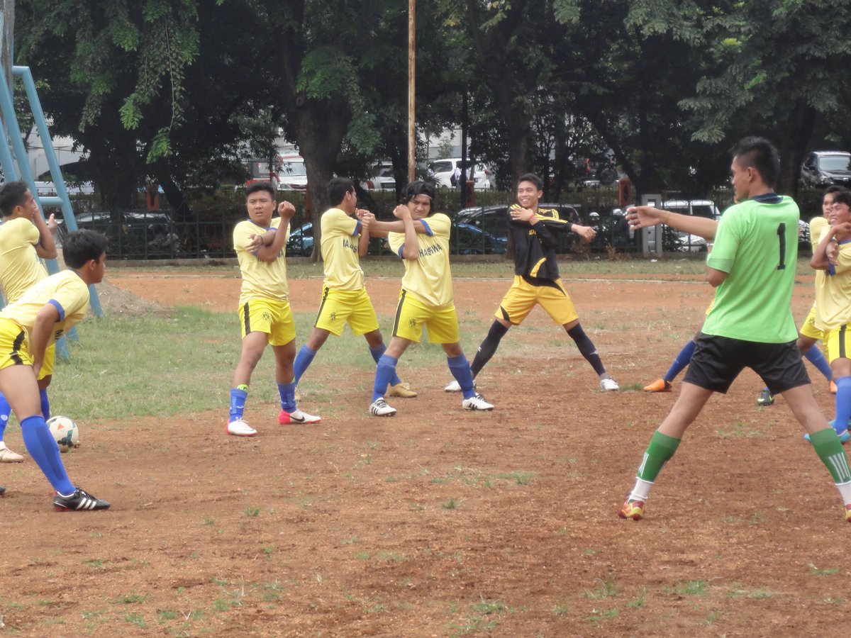 AbidinSide's tweet image. Pemaen andelan Ps Mahasiswa namanya Zulfikar alias Njung bang @Legendary1928

Posisinya gelandang box to box, sebenernya layak dipanggil skuat utama Persija bersaing sama Martin Vunk

Pssstt biografi Njung gak ada di koran Merdeka bang.

📸: kliksport