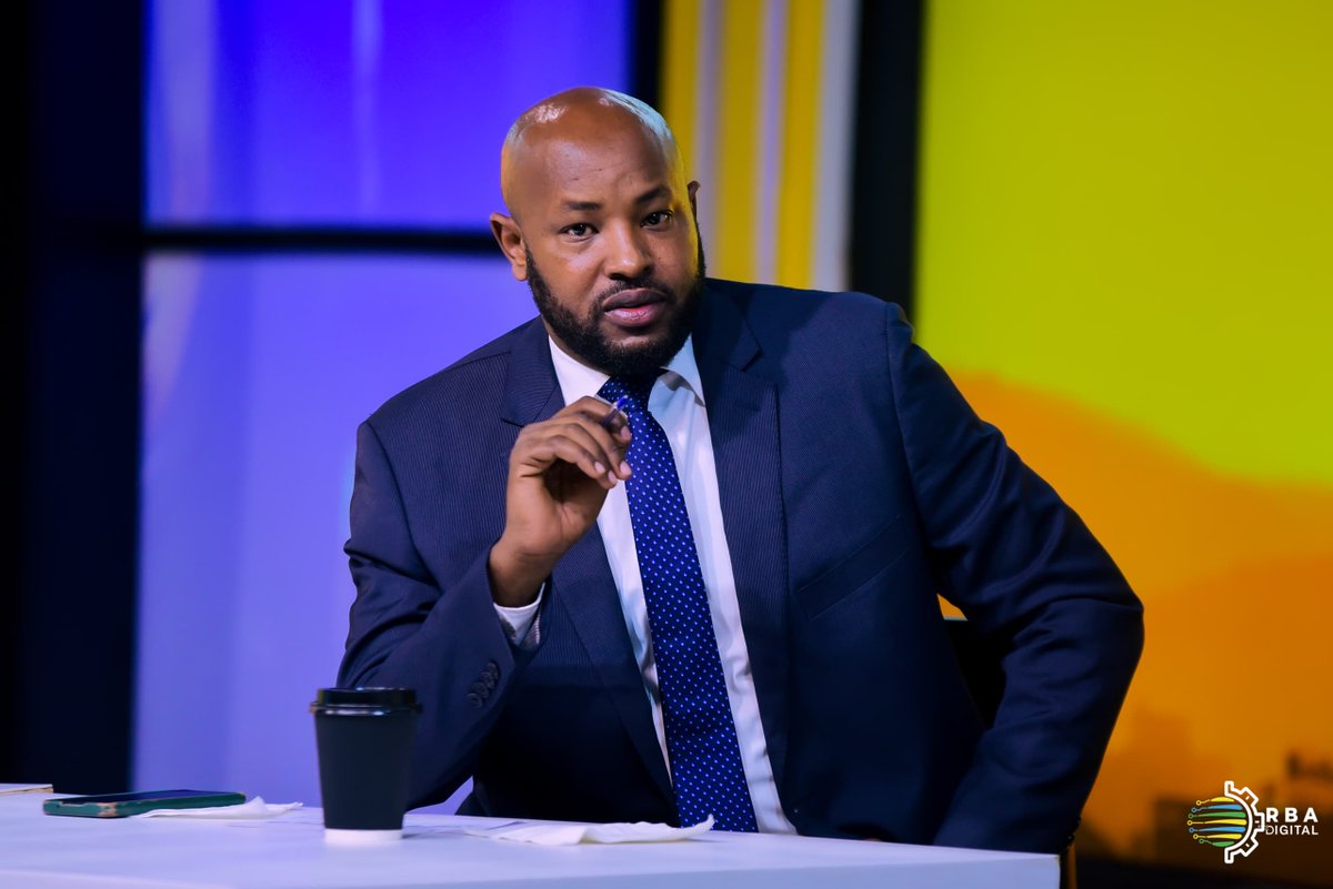 Rwanda Broadcasting Agency (RBA) (@rbarwanda) on Twitter photo Umukozi ushinzwe Ubugenzuzi mu Kigo gishinzwe Indangamuntu, Manzi Yves, yavuze ko mu gihe umwana yavukiye muri sosiyete ntiyandikwe mu bitabo bisaba ko ajyana nâabatangabuhamya.
Ati "Itegeko ryemera ko uwandika abana ari umwanditsi wâirangamimerere. Itegeko ryahaye abo kwa Umukozi ushinzwe Ubugenzuzi mu Kigo gishinzwe Indangamuntu, Manzi Yves, yavuze ko mu gihe umwana yavukiye muri sosiyete ntiyandikwe mu bitabo bisaba ko ajyana nâabatangabuhamya.
Ati "Itegeko ryemera ko uwandika abana ari umwanditsi wâirangamimerere. Itegeko ryahaye abo kwa