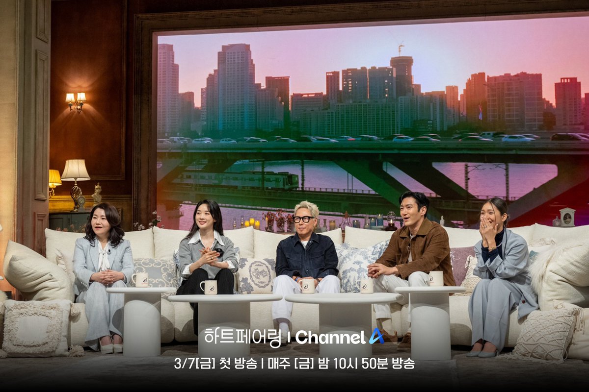 ChannelA_joah's tweet photo. #하트페어링 #현장스틸 첫 공개✨ (2)

과몰입 1050% 리액션부터🥰
‘하트페어링’의 시그니처 아이템 ‘페어링북’까지📚

#하트시그널 제작진의 새로운 연애 예능
#채널A #하트페어링
💗3월 7일 (금) 밤 10시 50분 첫 방송💗 https://t.co/kj4iFSzQSA