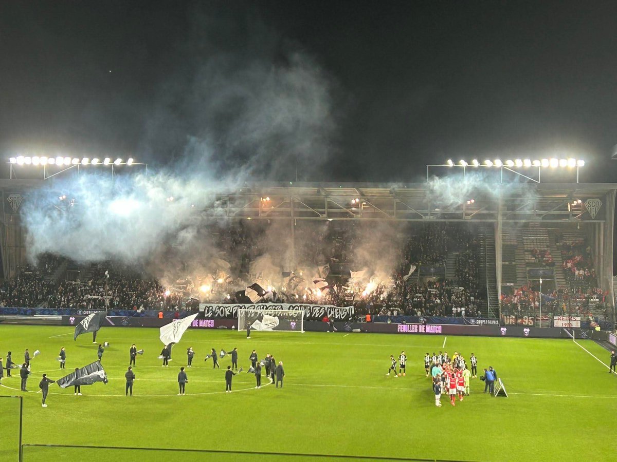 UltrasMadeinFR's tweet photo. ⚽️ Angers - Reims (CDF)
📢 Craquage KDLB pour la réception de Reims ! 
📆 Mardi 25 février 2025
📸 @IncroyableSCO 

#SCOSDR https://t.co/GR9SYHrXMG