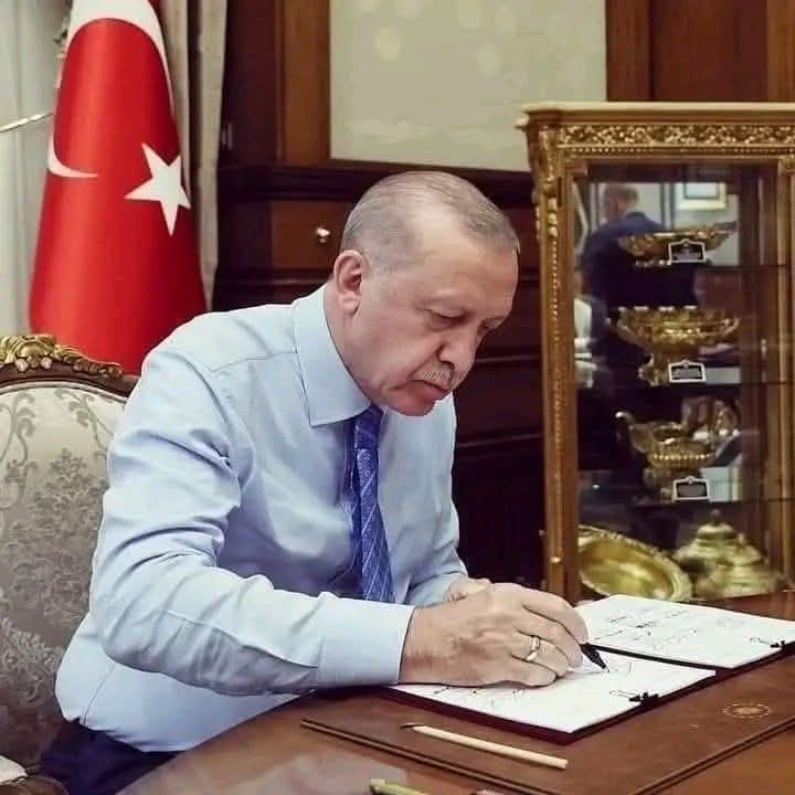 akgnckarapinar's tweet photo. Türkiye onun dirayetiyle prangalarını kırdı, engelleri aştı.

Mazlumların hamisi, ümmetin sesi, büyük Türkiye’nin güçlü lideri; #SefaGetirdiniz

Allah, Cumhurbaşkanımız Sayın Recep Tayyip Erdoğan’a hayırlı, sağlıklı, uzun ömürler nasip etsin.

@AKGenclikGM 
@akgenclikkonya_ https://t.co/1y121fZhhW