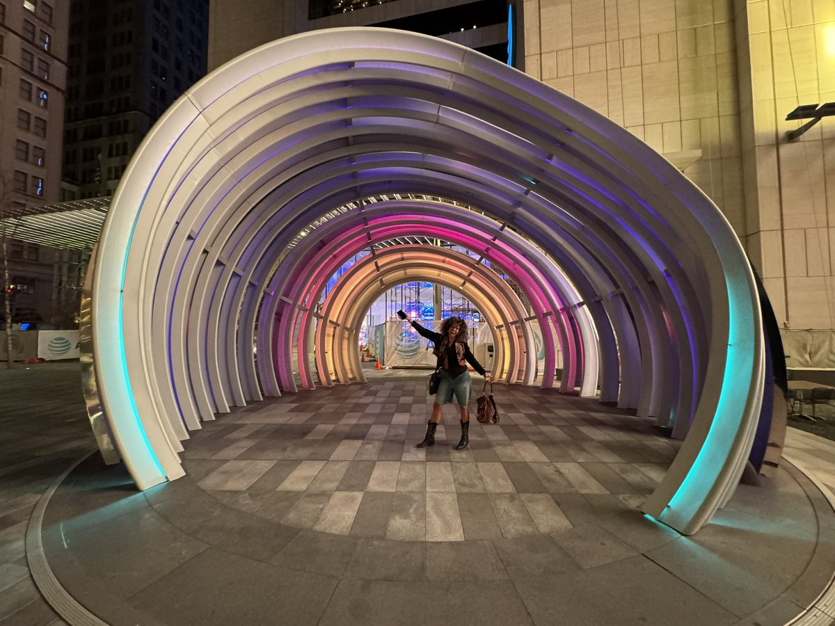 Walking in Downtown Dallas and came across former coworker Sydnie Long who’s been living in London. She was the last person I’d expect to see. Amazing time catching up 🥰 Want to learn more about your nonprofit <a href="/CareforWild/">Care For Wild Rhino Sanctuary</a> 🦏