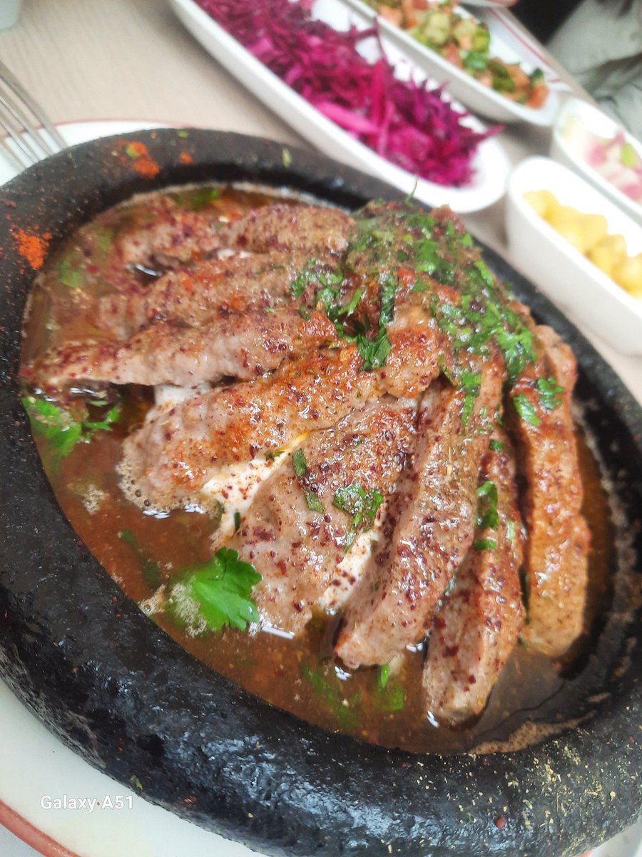 Canınızı çektirmek gibi olmasın da Bugün öğlen Kabakçı Ali'ye gidip şu güzelliğin tadını çıkarın bence 😁 (reklam değil tavsiye akrabalığım da yok biline 😁)

#Konya #gastronomi #tirit