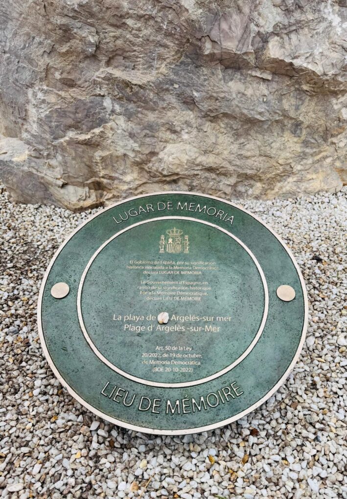El campo de concentración de Argelès-sur-Mer en Francia, declarado Lugar de Memoria Democrática 

Fue el primer gran campo de concentración para los exiliados de la guerra y de la represión del ejército franquista

Un memorial recuerda ahora a esos 80.000 republicanos españoles