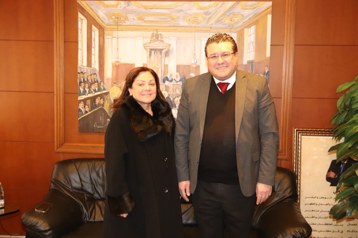 تشرفت بإستقبال رئيسة مؤسسة مخزومي، السيدة مي مخزومي، في مكتبي في بيروت، يرافقها مدير عام المؤسسة الأستاذ سامر الصفح والأستاذ نبيه نعماني. 

كان هذا اللقاء فرصة قيمة لتبادل الآراء والأفكار حول قضايا هامة تتعلق بمجالات العمل الاجتماعي، والخدمات التي تهم أهل بيروت.