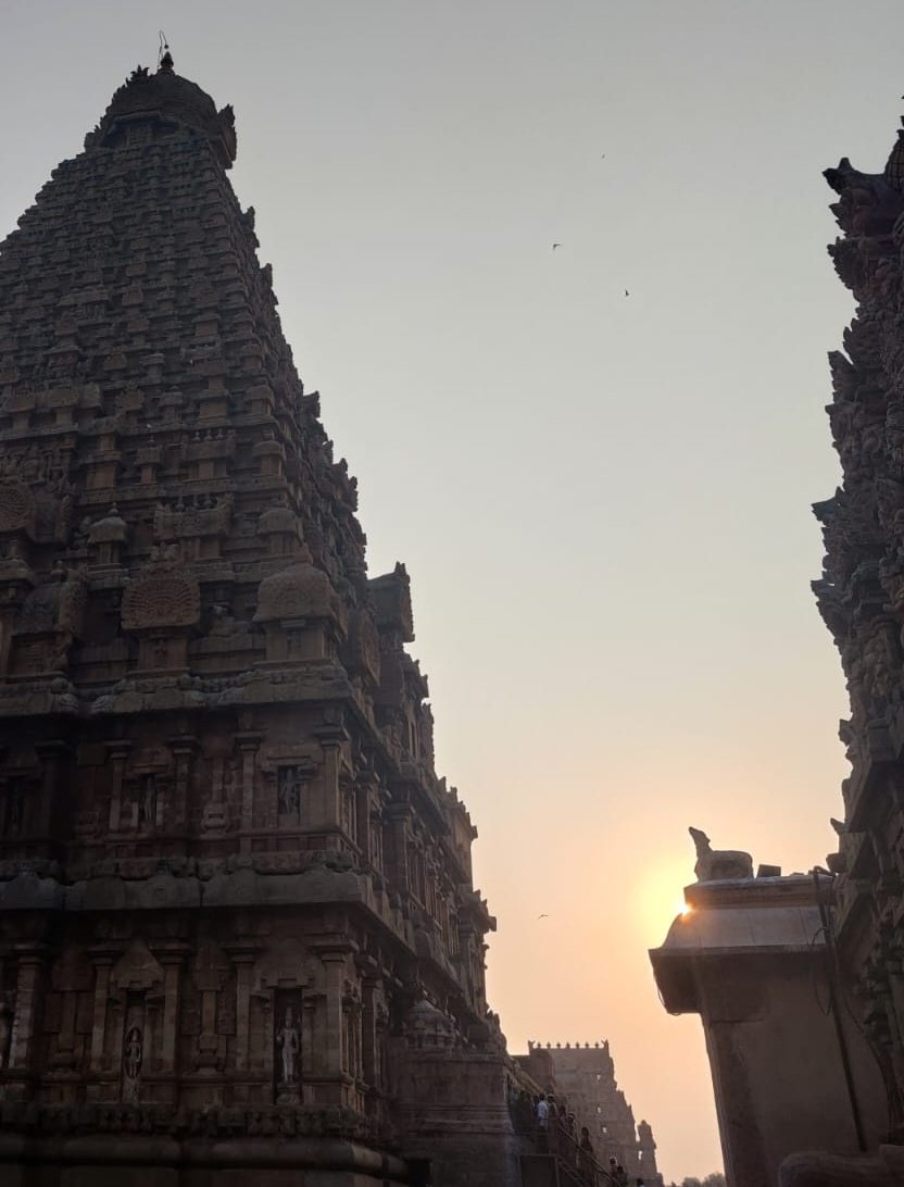 PRspacess's tweet photo. Quote your early morning Sun photoshoot at temples 💛🫰🏻
#PRclickss https://t.co/Z5xuOWuu27