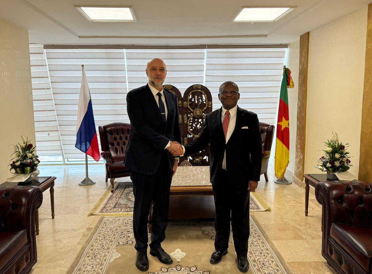 S.E.M. Georgy TODUA, Ambassadeur de Russie à Yaoundé, a été reçu par S.E.M. Joseph DION NGUTE, Premier Ministre du Cameroun.

H.E. Georgy TODUA, Russian Ambassador to Yaoundé, was received by H.E. Joseph DION NGUTE, Prime Minister of Cameroon.
