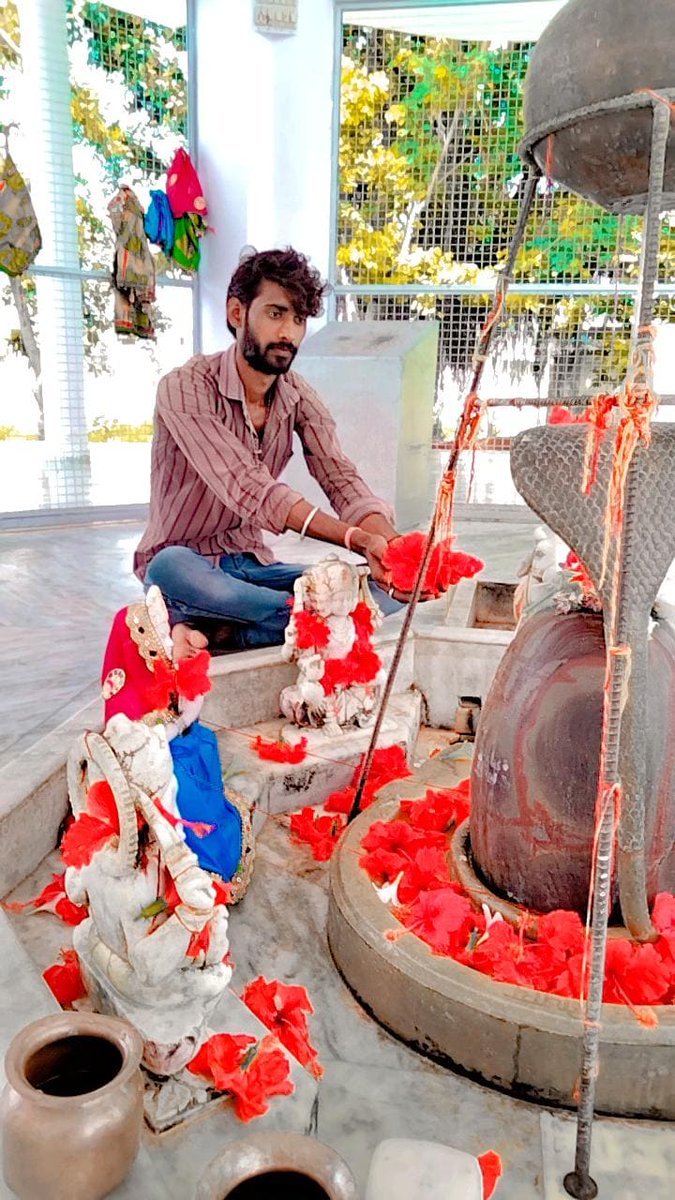 ॐ में ही आस्था, ॐ में ही विश्वास ॐ में ही शक्ति, ॐ में ही सारा संसार। ...
काल भी तुम और महाकाल भी तुम ... Jai mahakal ✅✅ SARJEET KUMAR