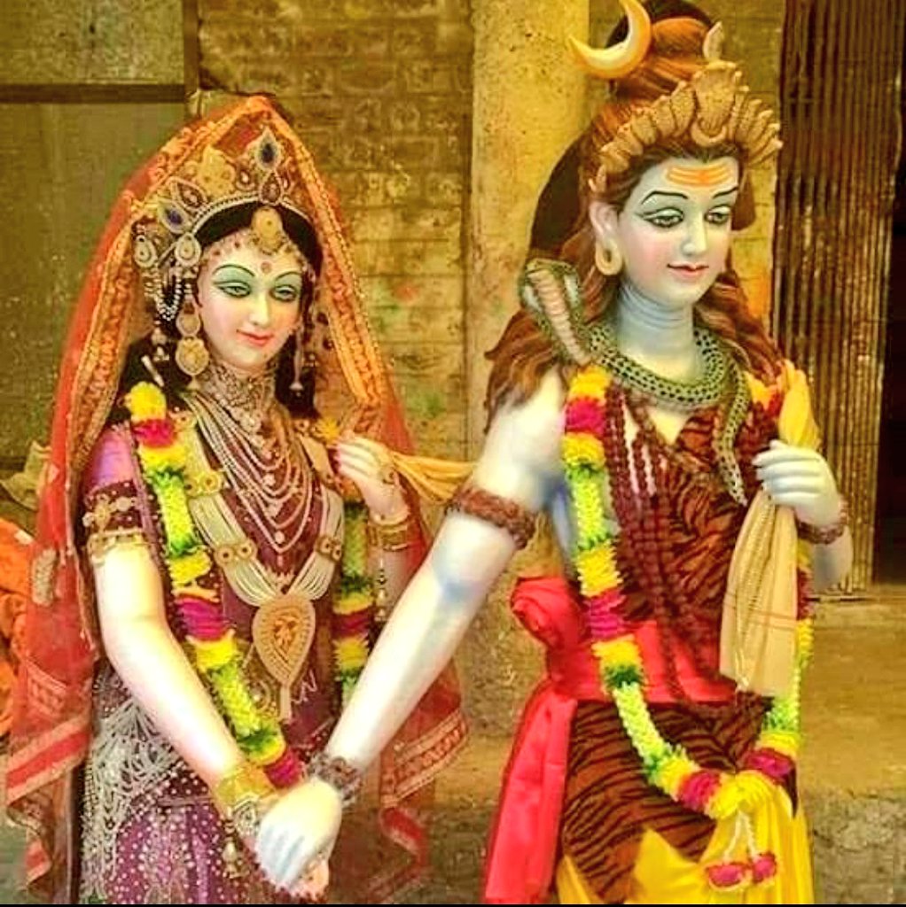 महाशिवरात्रि की आप सभी को हार्दिक बधाई एवं शुभकामनाएं।

हर हर महादेव 🔱
#Mahashivratri #महाशिवरात्रि